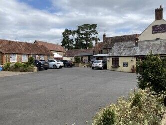SOMERSET/DORSET BORDER - BUSY COMMUNITY FREEHOUSE IN LARGE VILLAGE Photo 9