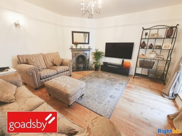 Superb Home & Income B&B - Views to Lyme Bay Photo 9