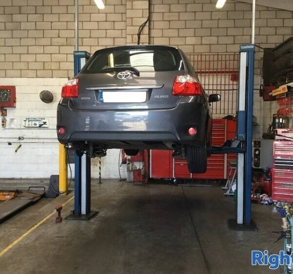 Highly Reputable Garage/MOT and Service Centre Photo 9