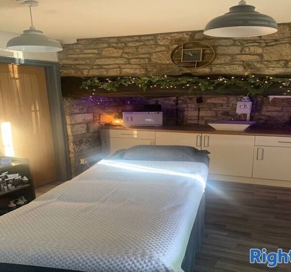 Well established Beauty Treatment business for sale Photo 9
