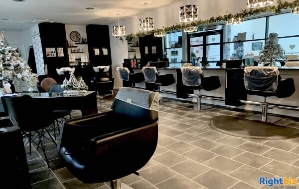 PROFESSIONAL AND REPUTABLE HAIR AND BEAUTY SALON LOCATED IN THE EAST MIDLANDS Photo 9