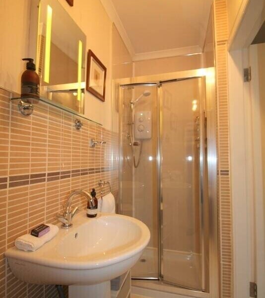 Stunning Bed & Breakfast with Separate Luxury Cottage, set in Spean Bridge Photo 9