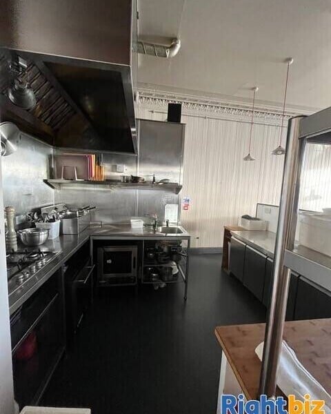 An excellent Licenced opportunity in a fantastic trading location in Portobello, Edinburgh. Photo 9