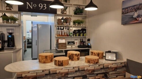 Well-known and Popular Licensed Café Photo 9