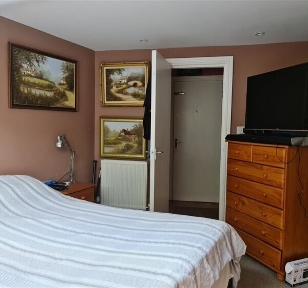 FREEHOLD Detached Bar in a Busy Market Town on the Outskirts of Leeds - Leasehold available Photo 9
