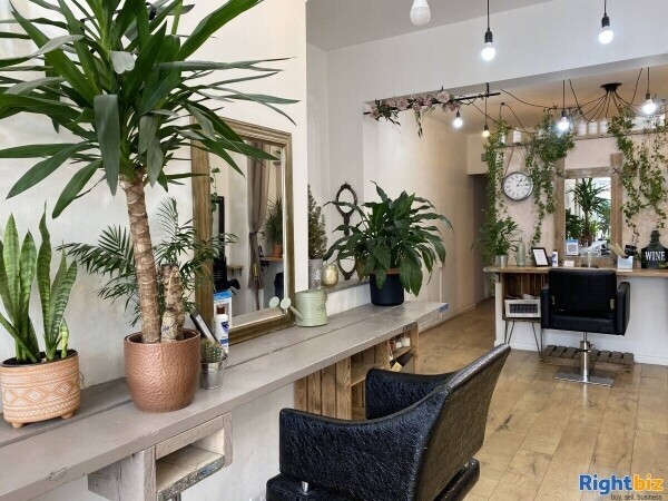 Salon set up for sale in Cheshire / Manchester, Leasehold. Photo 9