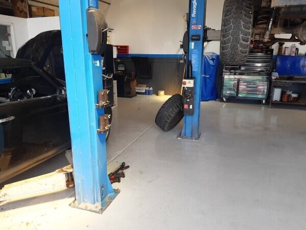 LONG-ESTABLISHED GARAGE Photo 9
