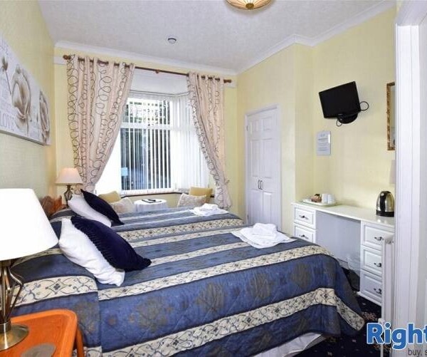 Outstanding East Devon Guest House For Sale in Sidmouth Photo 9