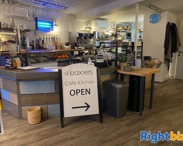 High class cafe in prosperous Thameside village in Berkshire Photo 9