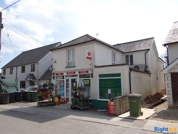 Busy Conv Store and PO Local with large Home Photo 9