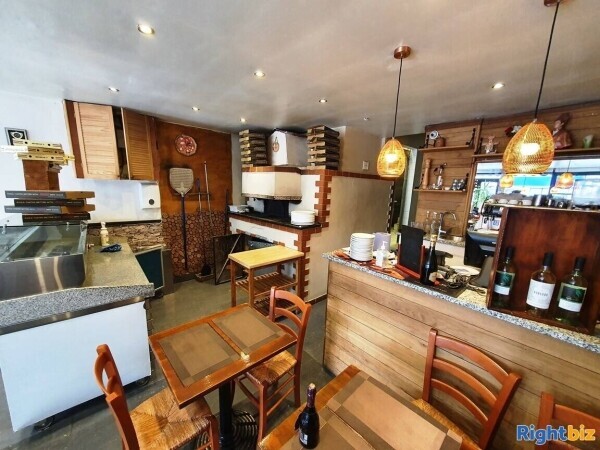 WOODFIRED PIZZA RESTAURANT & TAKEAWAY – LICENCE TILL 0100 Photo 9