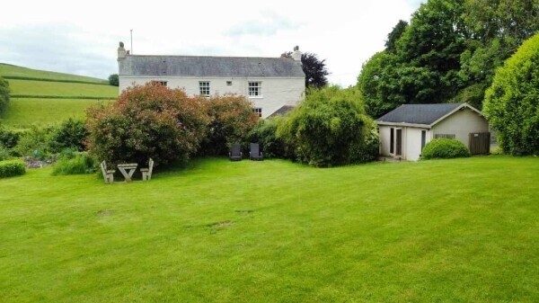A beautiful, fully restored Georgian hotel for sale in the West Country. Photo 9