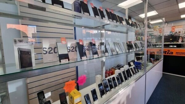 RETAILER OF ELECTRONIC DEVICES AND MONEY TRANSFER POINT Photo 9