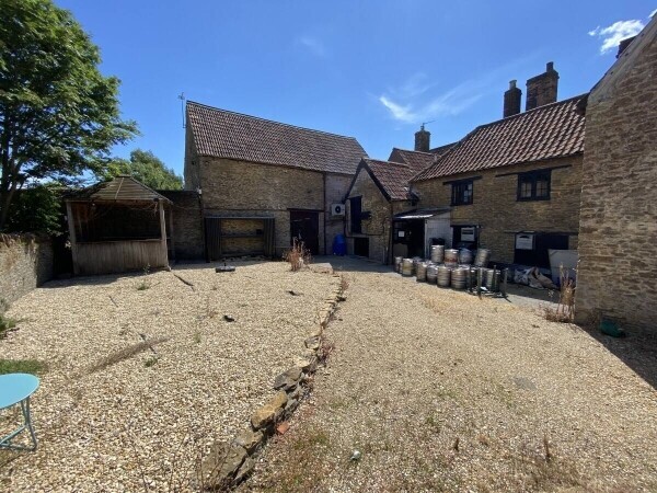 SOMERSET - FREE OF TIE VILLAGE PUB IN 2.37 ACRE PLOT Photo 9