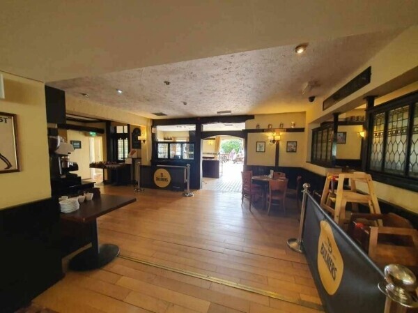 A fantastic public house in a prime location for sale Photo 8