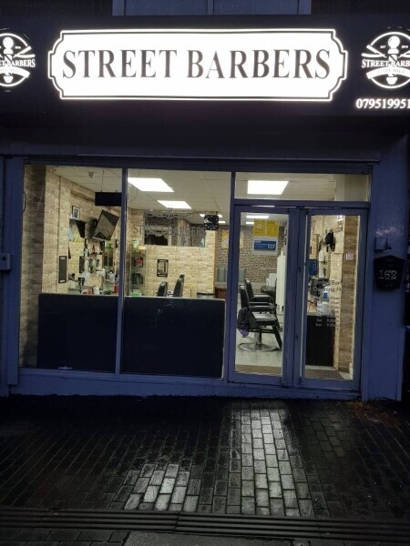 Busy Barber shop for sale Photo 9