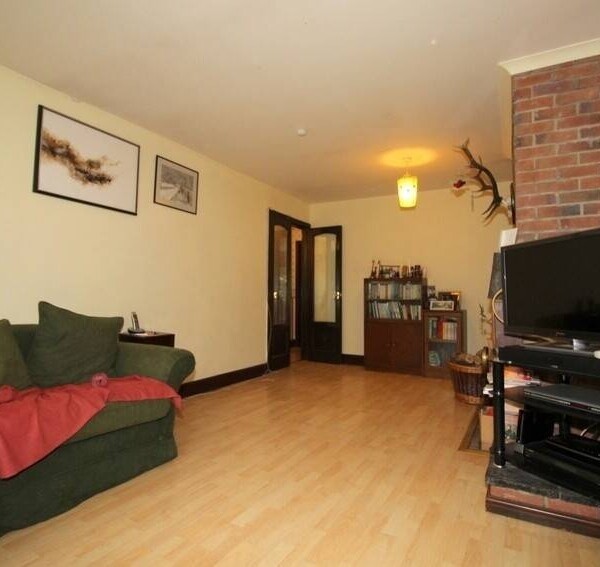 Popular Licensed Store and Post Office plus Owners House in Wester Ross Photo 9