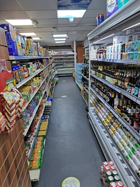 Off licence London big shop tobacco wines spirit Goldmine Photo 9