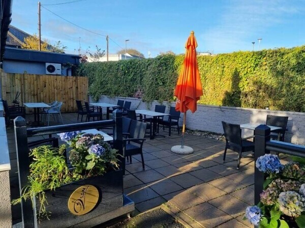 Stunning and recently refurbished (£250k spend) Restaurant & Bar Opportunity in Newton Mearns Photo 9