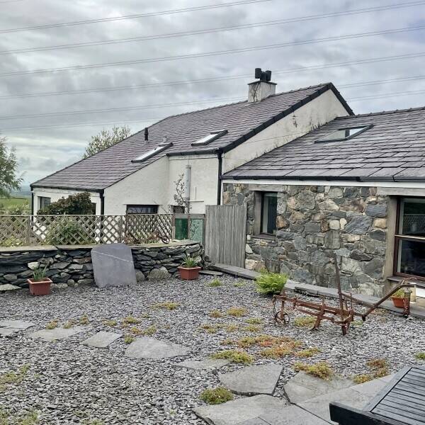 3 BEDROOM FARMHOUSE WITH TWO SELF-CATERED HOLIDAY COTTAGES WITH GYM Photo 9