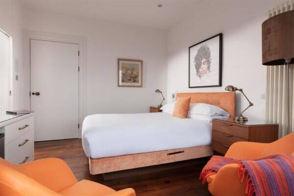 WELL, ESTABLISHED AWARD-WINNING BOUTIQUE BED AND BREAKFAST Photo 9