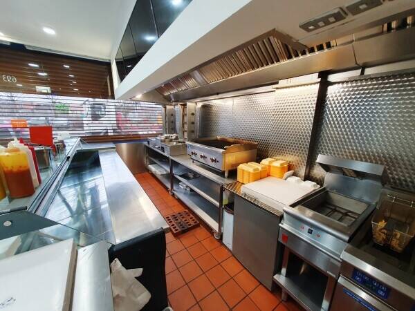 FULLY REFURBISHED KEBAB SHOP & TAKEAWAY WITH A3 & A5 LICENCE (2300) Photo 9