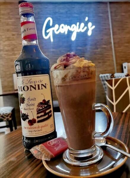 A POPULAR COFFEE SHOP AND BAR Photo 9