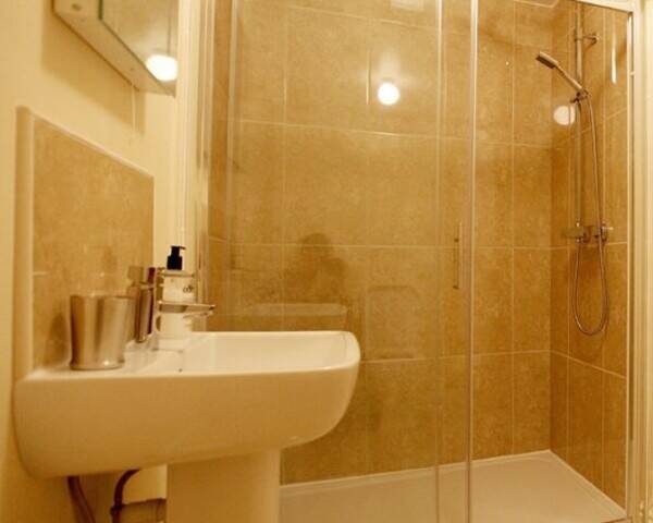 SWANSEA VALLEY - CHARACTER COTTAGE STYLE SIX BEDROOM B&B - APPOINTED TO A VERY GOOD STANDARD Photo 9