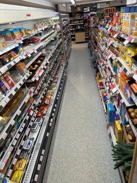 Traditional licenced convenience store located in the South Ayrshire town of Prestwick. (ref 1568) Photo 9