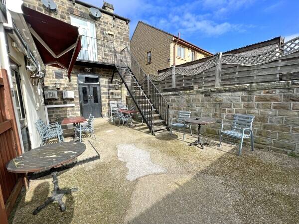 WEST YORKSHIRE - PUB IN POPULAR MARKET TOWN Photo 9