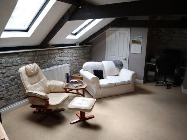 SOMERSET- POPULAR WET LED TOWN FREEHOUSE Photo 9