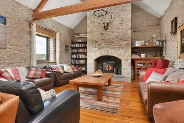 Peak District Holiday Barn with Wedding Venue Photo 9