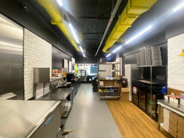 STAFF RUN PIZZA TAKEAWAY & DARK KITCHEN WITHIN SHOPPING CENTRE Photo 9