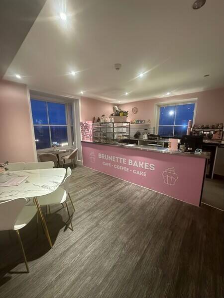 Substantially reduced for a quick sale. A rare opportunity to acquire a well-established bar and res Photo 4