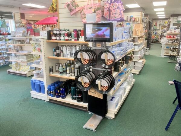 HOME & GARDEN STORE Photo 8