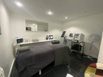 Popular and Beautifully Fitted Luxury Nail & Beauty Salon in Affluent Town of Esher, Surrey Photo 9