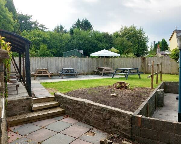CARMARTHENSHIRE - TORBAY INN, LLANDEILO - WELL APPOINTED COTTAGE STYLE PUBLIC HOUSE Photo 9