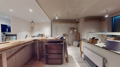 Versatile Shop Unit in Densely Populated Residential Area Photo 9