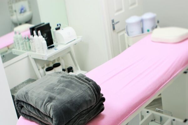 Beauty & Nail Salon - Greater London Photo 9
