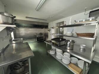 SOMERSET - VILLAGE FREEHOUSE ON MAIN ROAD NEAR DORSET BORDER Photo 9