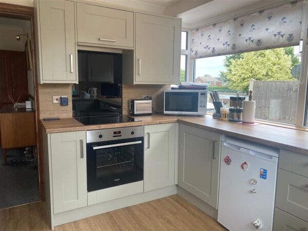 ***REDUCED*** Well established and Highly Respected Cattery (Licensed 24 Cats) - North Lincolnshire Photo 9