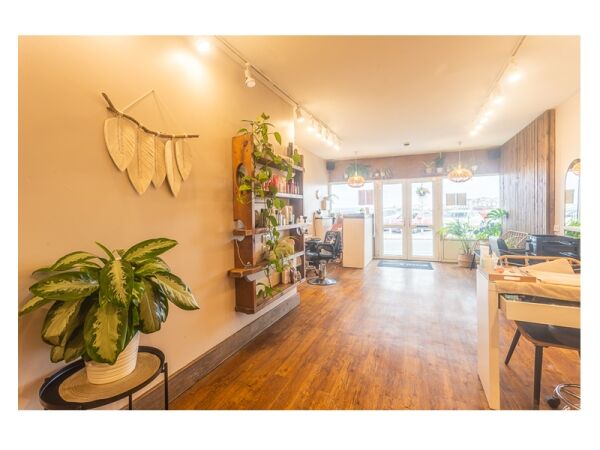 Beach front Hair & Beauty Salon and Holiday Letting Business For Sale Photo 9