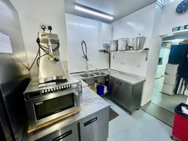 Leasehold Fish & Chip Shop Takeaway Located In St Austell Photo 9