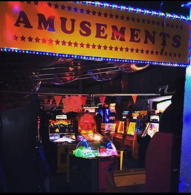 VERY POPULAR, WELL ESTABLISHED INDOOR FAMILY ENTERTAINMENT VENUE Photo 5