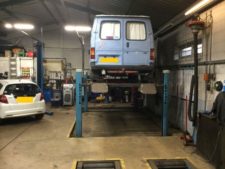 Well Established Garage & Mot Centre With A Renowned Reputation Photo 5