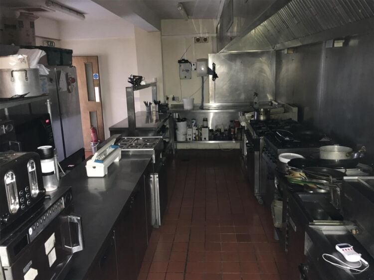 IMPRESSIVE FREEHOLD PUBLIC HOUSE & RESTAURANT IN STUNNING RURAL SETTING NEAR ABERDARE Photo 5