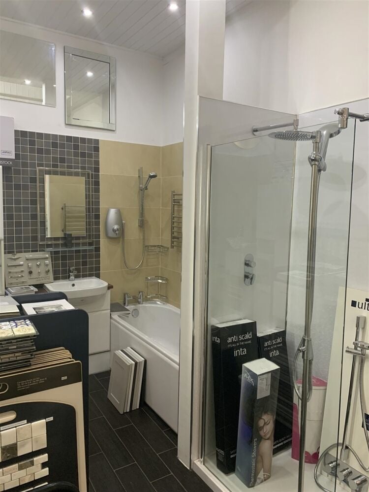 BESPOKE BATHROOM SALES & FITTING CENTRE IN EDINBURGH SUBURB