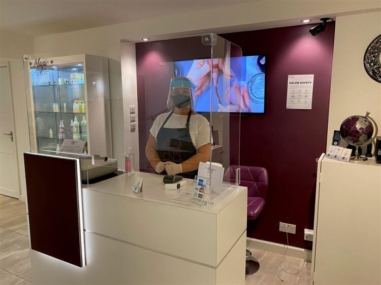 COSMOPOLITIAN NAIL BAR & BEAUTY SALON ON WATFORD HIGH STREET TOWN CENTRE