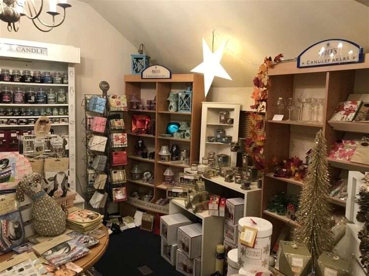 HIGH QUALITY RETAIL GIFTS & CARDS EMPORIUM IN SANDBACH TOWN CENTRE Photo 5