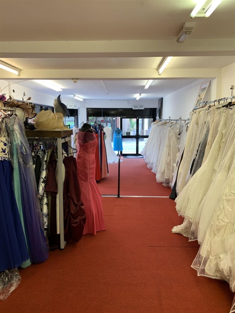 BRIDAL WEAR & GENTS FORMAL HIRE WITH ALTERATIONS IN RUSHDEN TOWN CENTRE